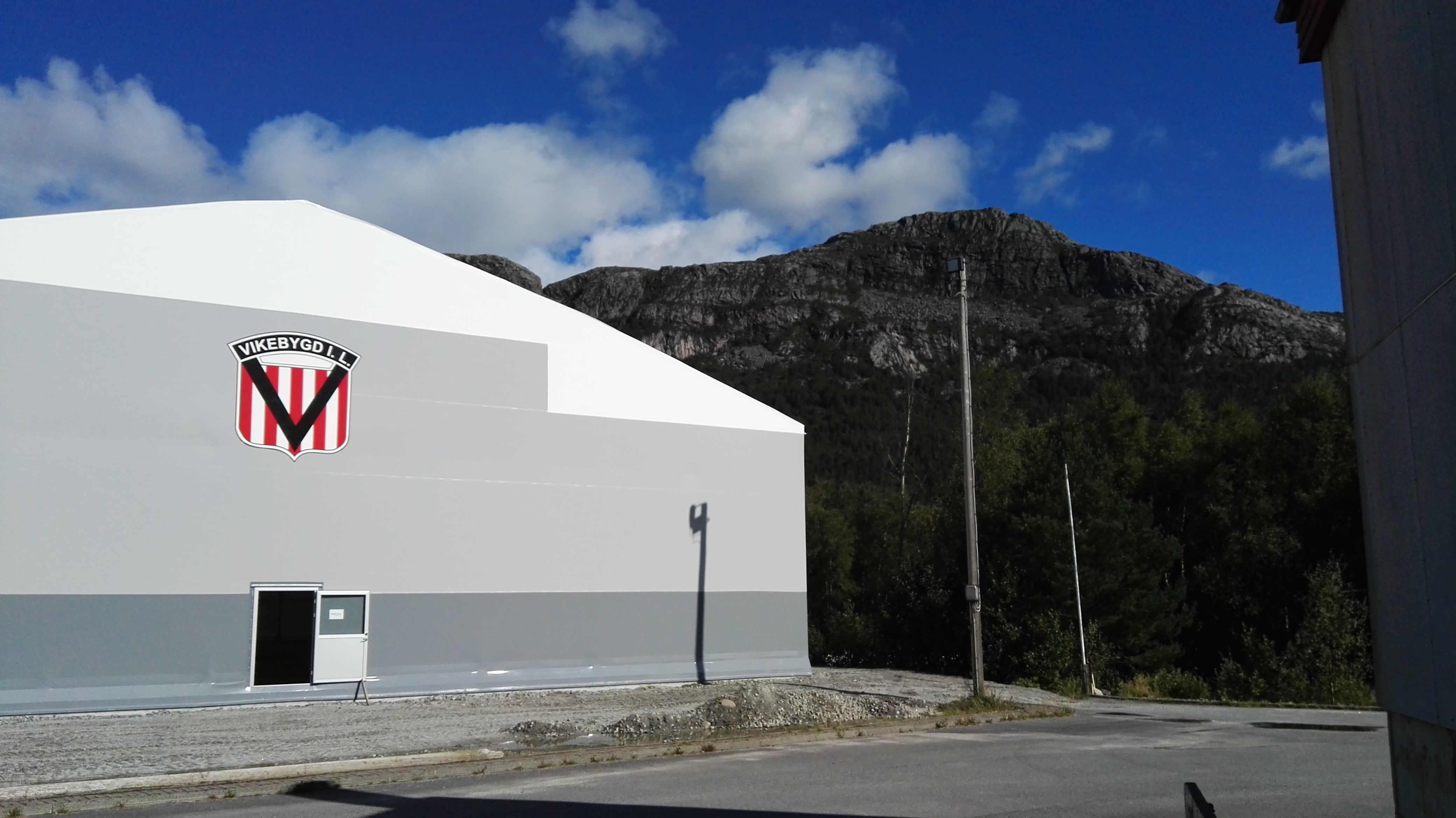 Fokus på fylkesveg og kai i Vikebygd